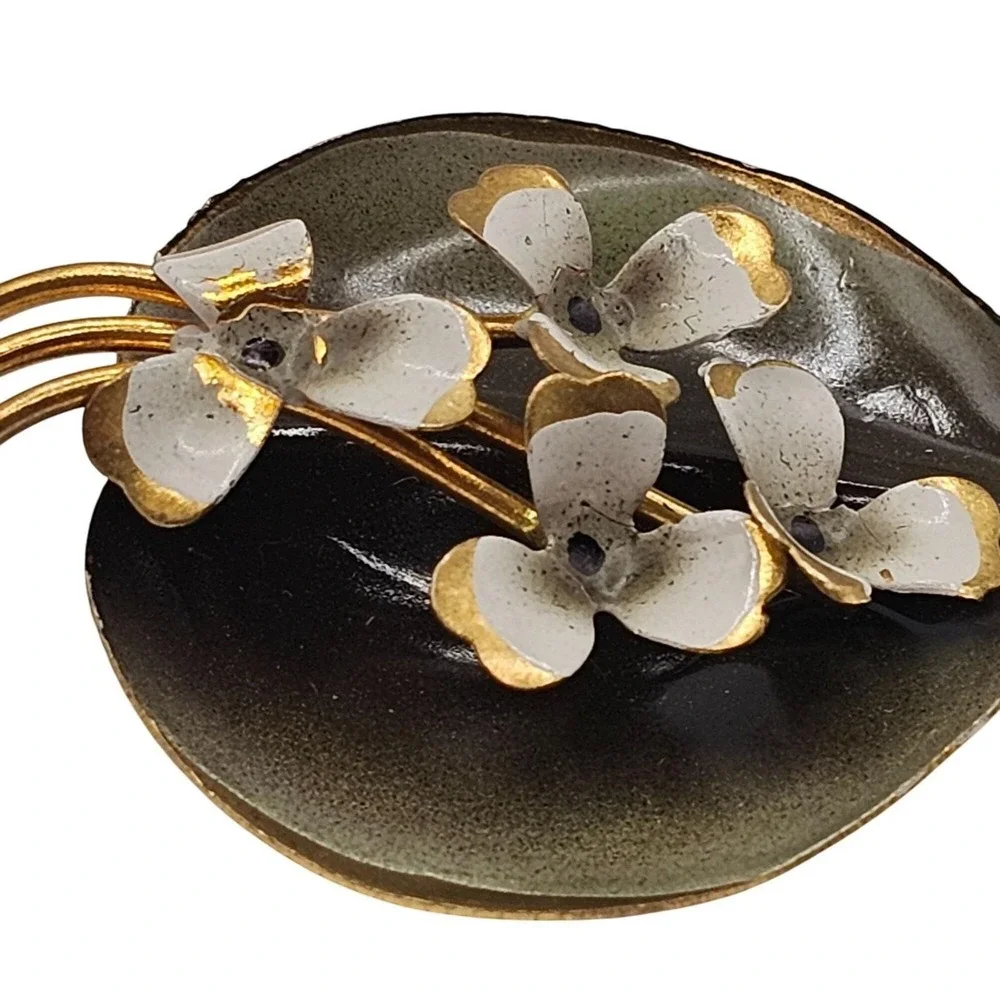 Vintage Enamel Flower Leaf Brooch Lily Pad Green Gold Tone White Floral‎ Pin